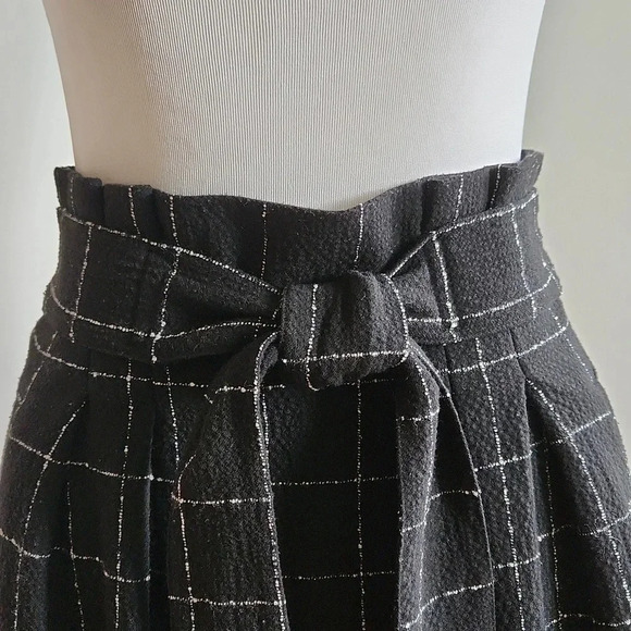 || H&M|| black skirt - Picture 4 of 6